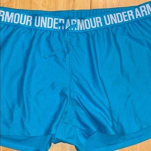 Under Armour Shorts Size:L
